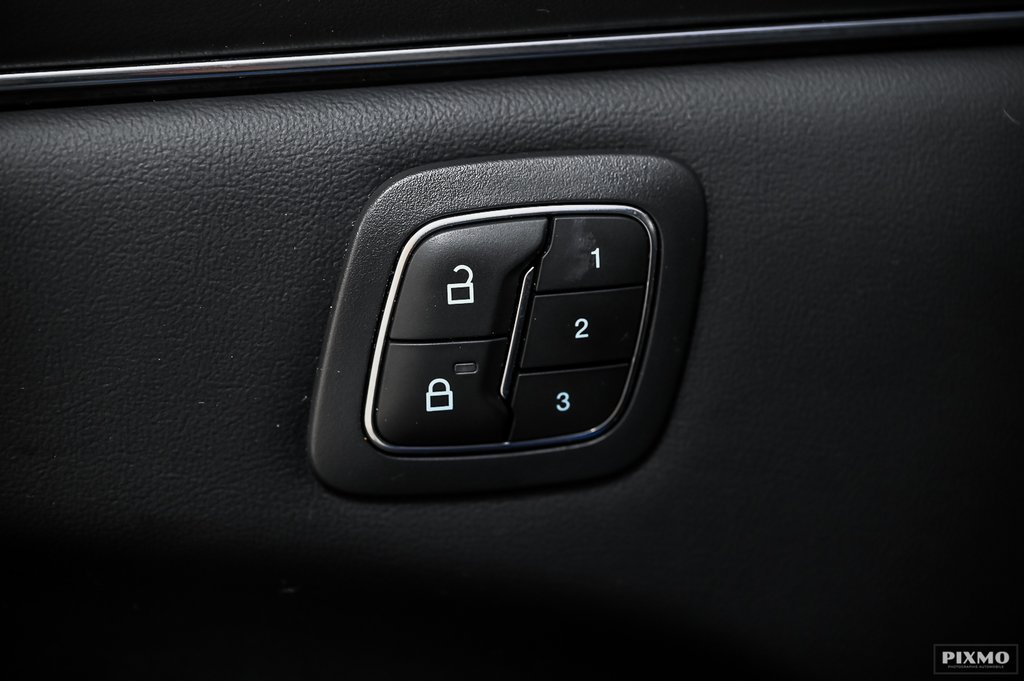 2022 Ford Mustang Mach-E in Brossard, Quebec - 13 - w1024h768px