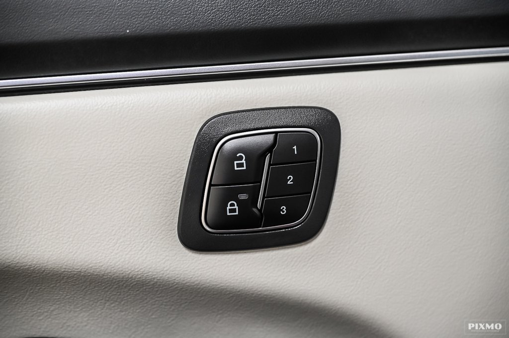 2025 Ford Mustang Mach-E in Brossard, Quebec - 14 - w1024h768px