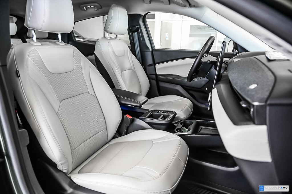 2025 Ford Mustang Mach-E in Brossard, Quebec - 35 - w1024h768px