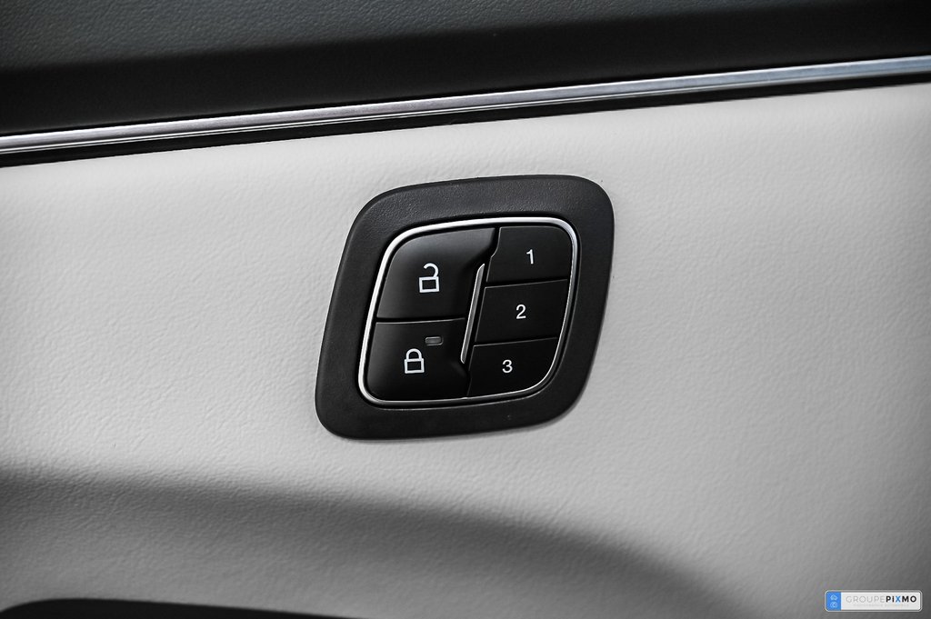 2025 Ford Mustang Mach-E in Brossard, Quebec - 20 - w1024h768px