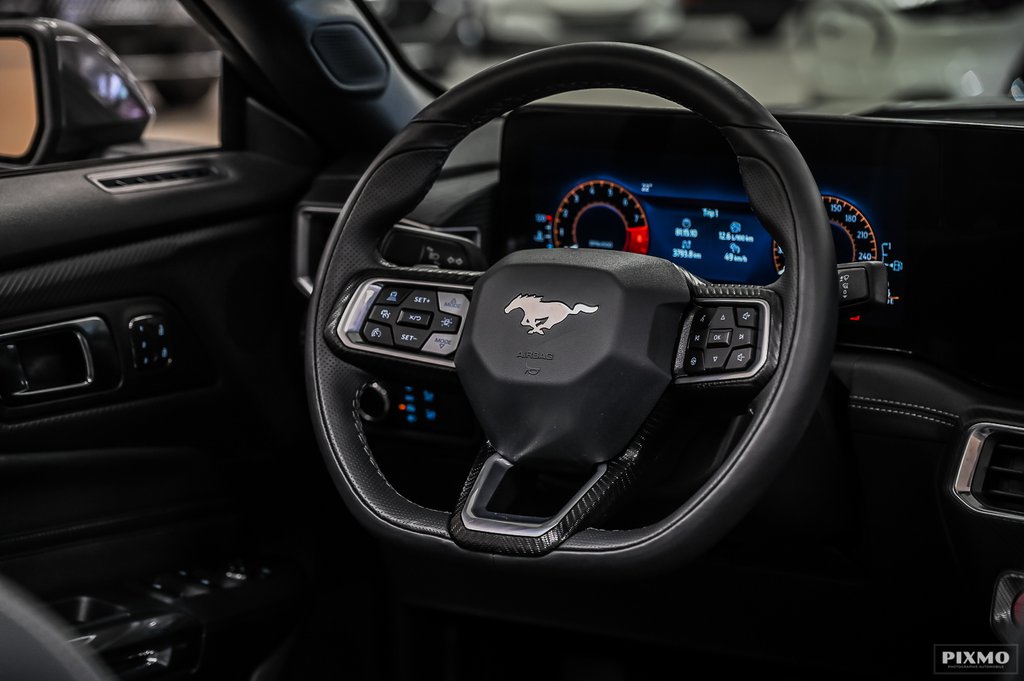 2025 Ford Mustang convertible in Brossard, Quebec - 27 - w1024h768px