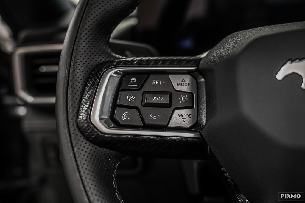 2025 Ford Mustang convertible in Brossard, Quebec - 17 - w1024h768px