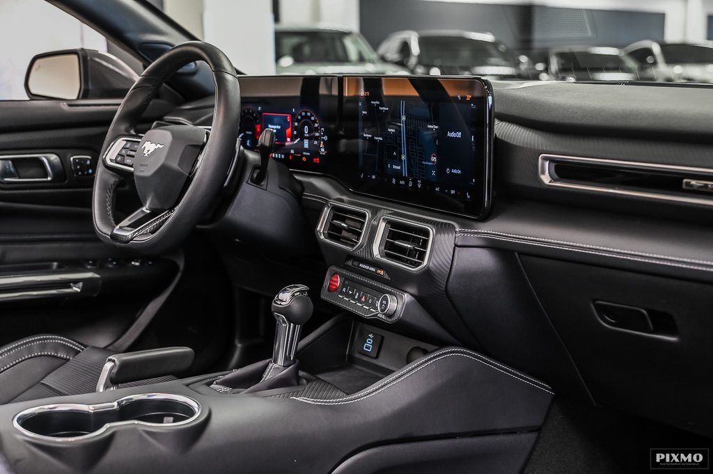 2025 Ford Mustang convertible in Brossard, Quebec - 29 - w1024h768px
