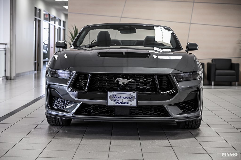 2025 Ford Mustang convertible in Brossard, Quebec - 3 - w1024h768px
