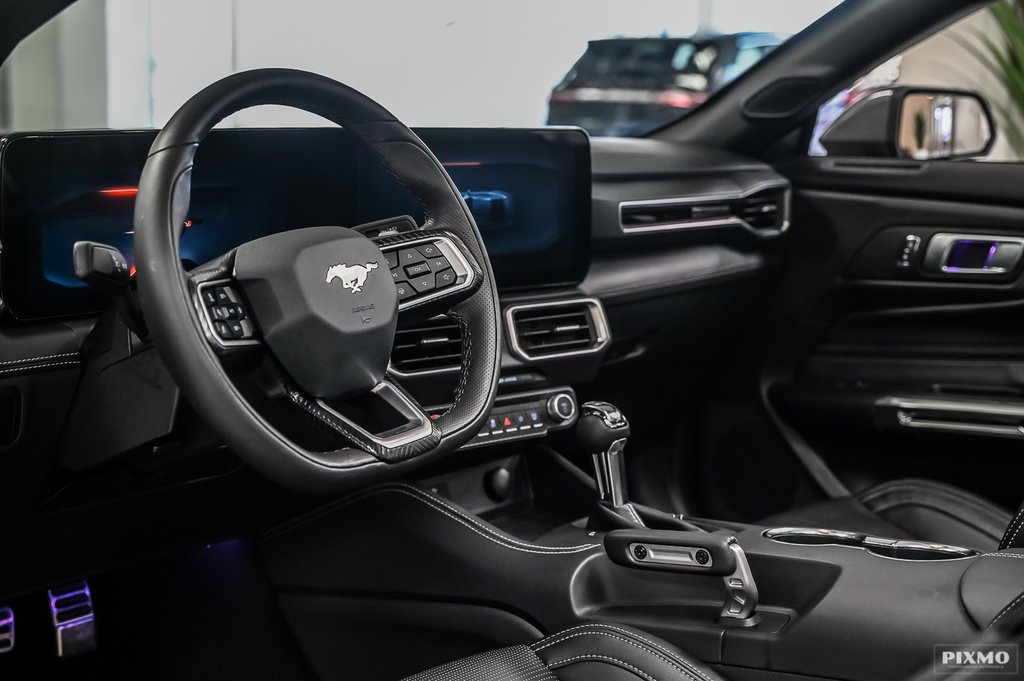 2025 Ford Mustang convertible in Brossard, Quebec - 13 - w1024h768px