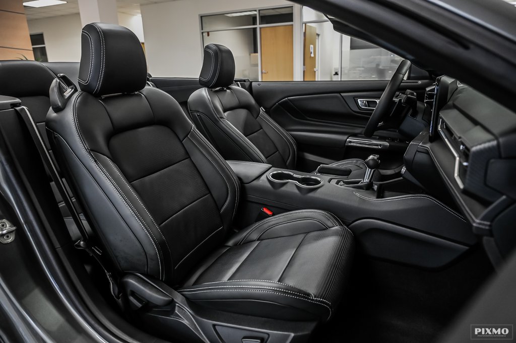 2025 Ford Mustang convertible in Brossard, Quebec - 30 - w1024h768px