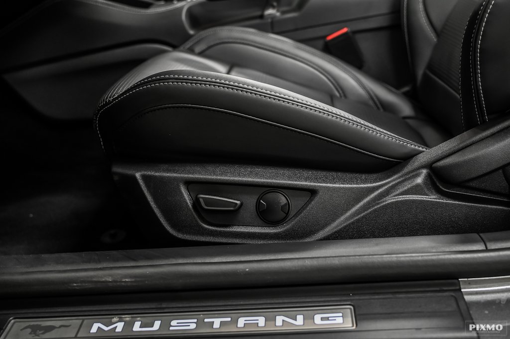 2025 Ford Mustang convertible in Brossard, Quebec - 15 - w1024h768px