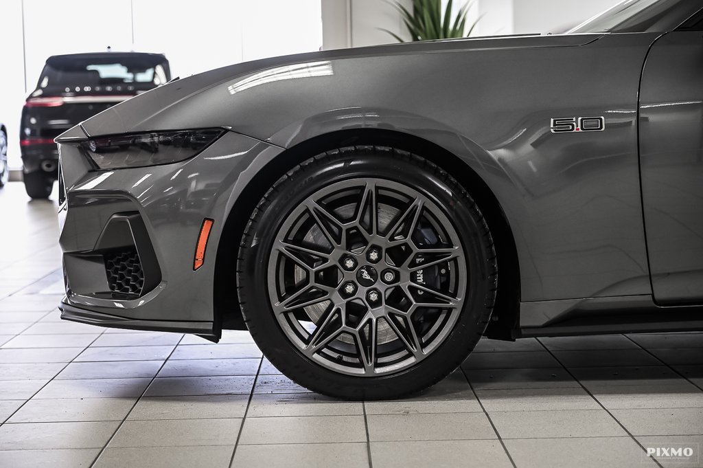 2025 Ford Mustang convertible in Brossard, Quebec - 9 - w1024h768px