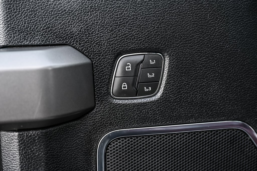 2021 Ford Super Duty F-250 SRW in Brossard, Quebec - 25 - w1024h768px