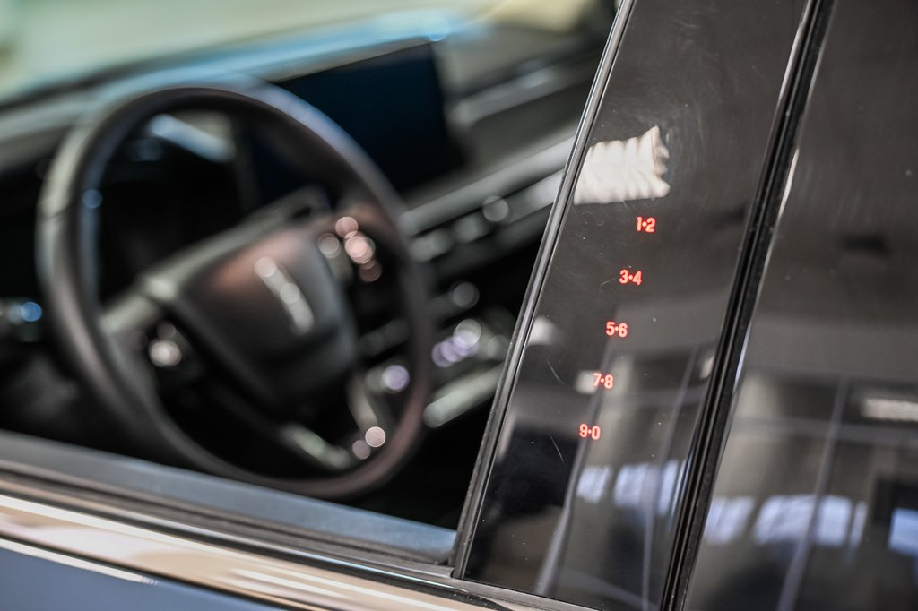 2024 Lincoln CORSAIR in Brossard, Quebec - 17 - w1024h768px