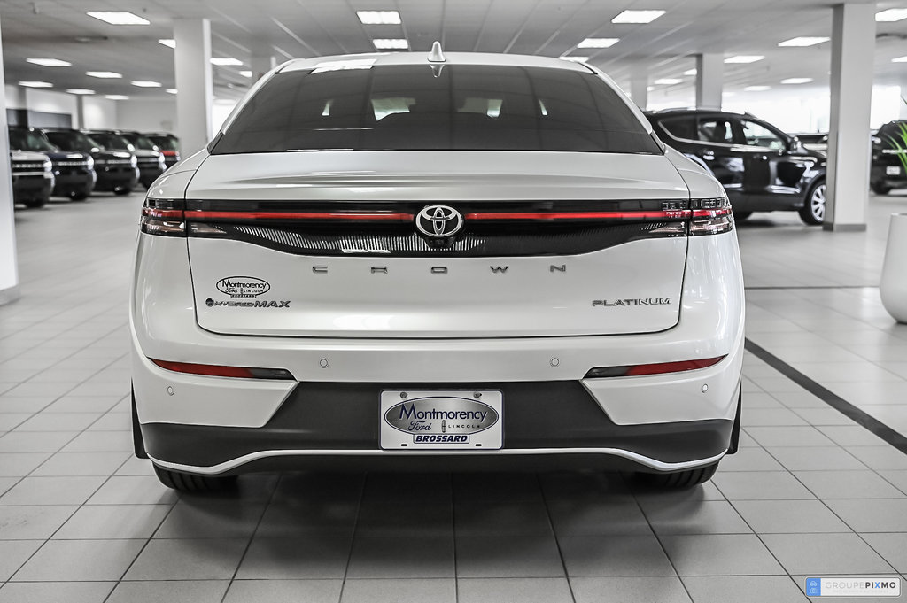 2024 Toyota CROWN in Brossard, Quebec - 10 - w1024h768px