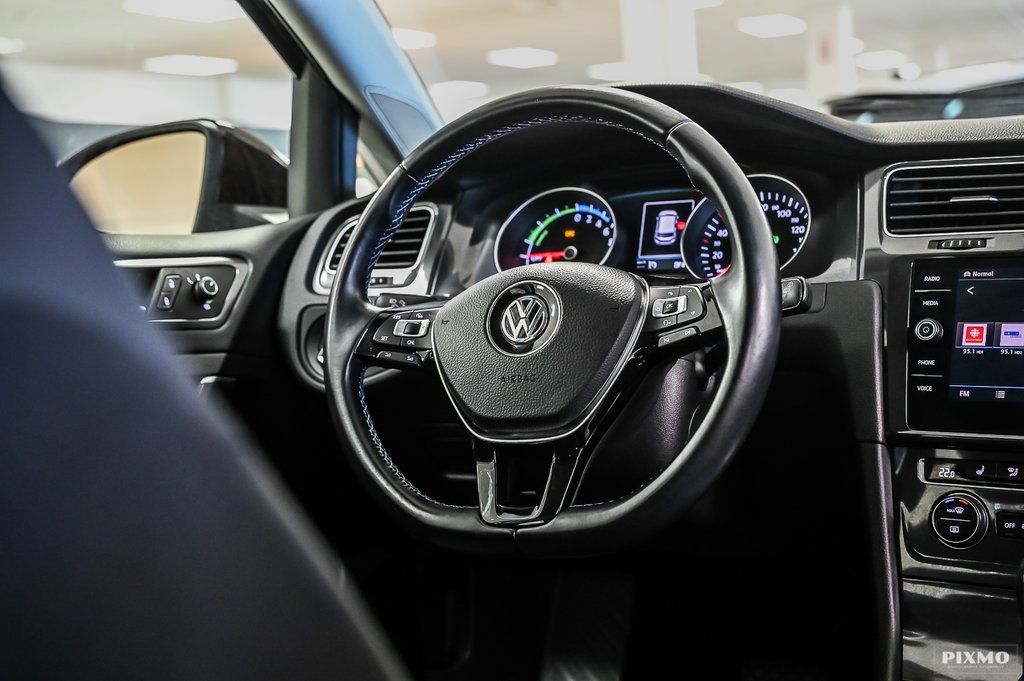 2018 Volkswagen E-Golf Comfortline | SIEGES CHAUFFANTS | CARPLAY | CAMERA in Brossard, Quebec - 28 - w1024h768px