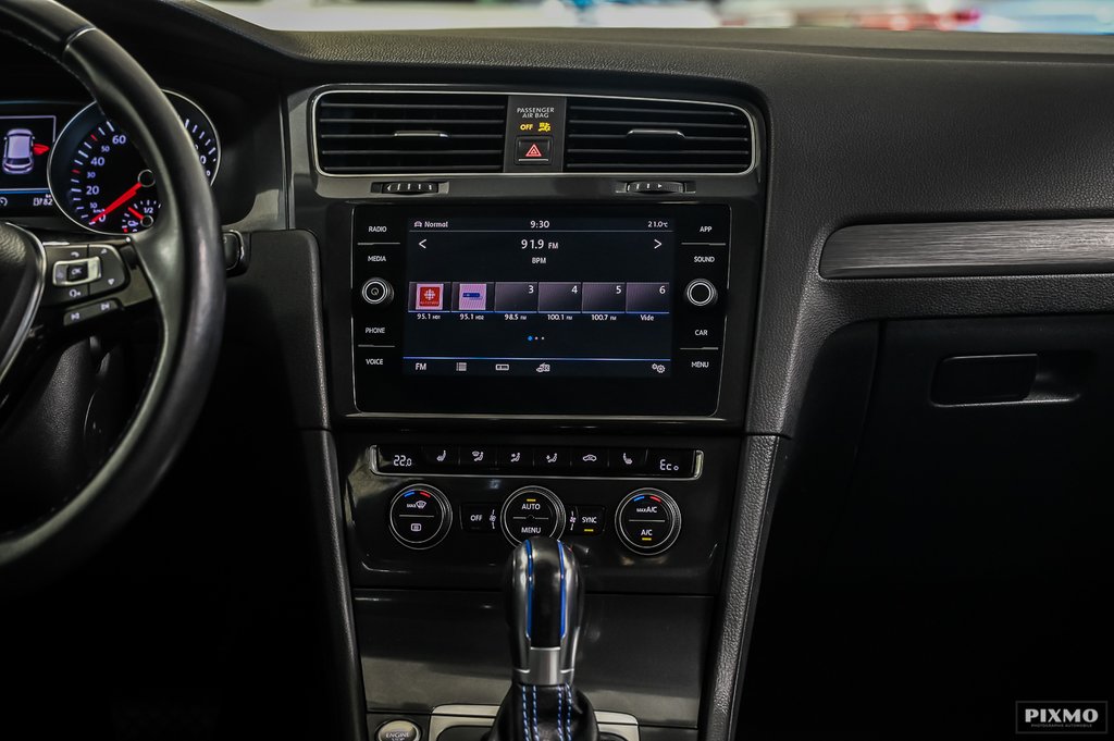 2018 Volkswagen E-Golf Comfortline | SIEGES CHAUFFANTS | CARPLAY | CAMERA in Brossard, Quebec - 29 - w1024h768px