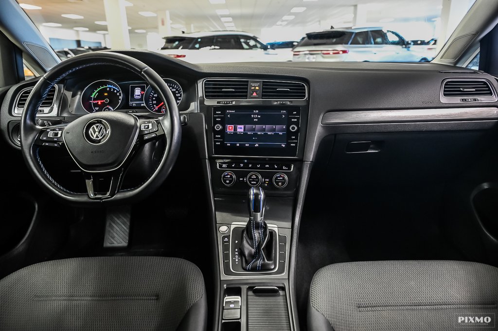 2018 Volkswagen E-Golf Comfortline | SIEGES CHAUFFANTS | CARPLAY | CAMERA in Brossard, Quebec - 27 - w1024h768px