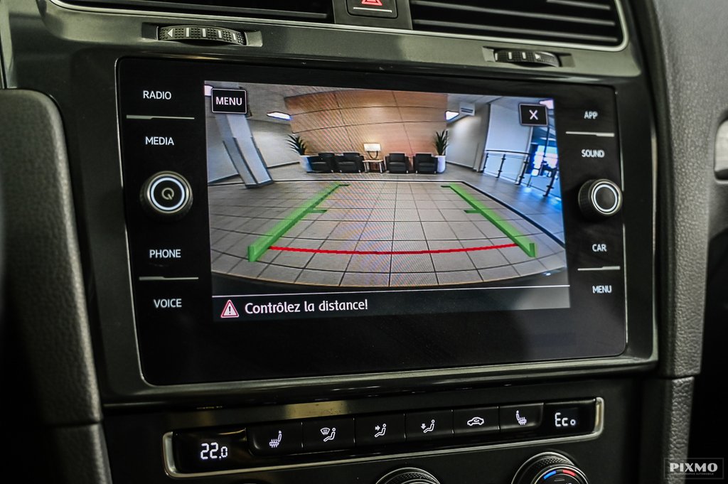 2018 Volkswagen E-Golf Comfortline | SIEGES CHAUFFANTS | CARPLAY | CAMERA in Brossard, Quebec - 22 - w1024h768px