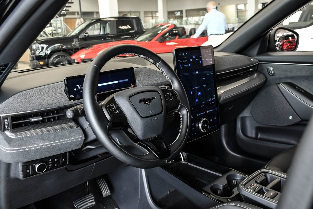 2025 Ford Mustang Mach-E in Brossard, Quebec - 8 - w1024h768px