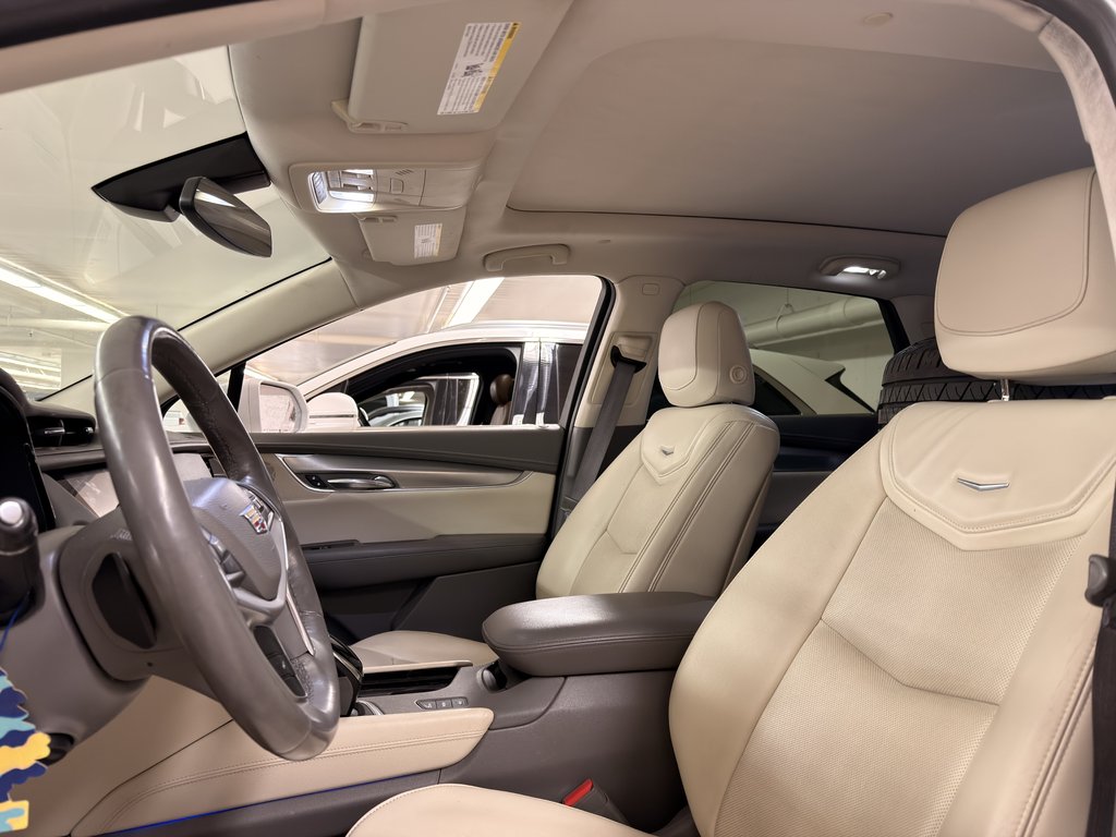 2017 Cadillac XT5 in Brossard, Quebec - 11 - w1024h768px