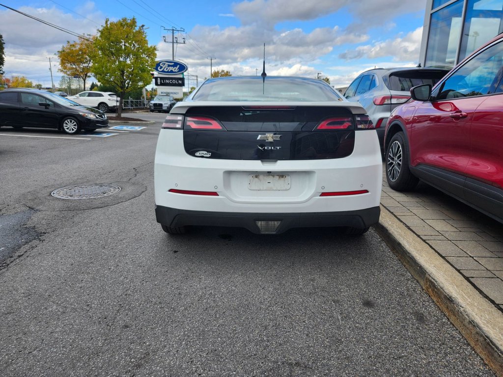 2012 Chevrolet Volt in Brossard, Quebec - 9 - w1024h768px