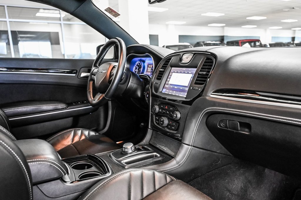 2023 Chrysler 300 in Brossard, Quebec - 39 - w1024h768px