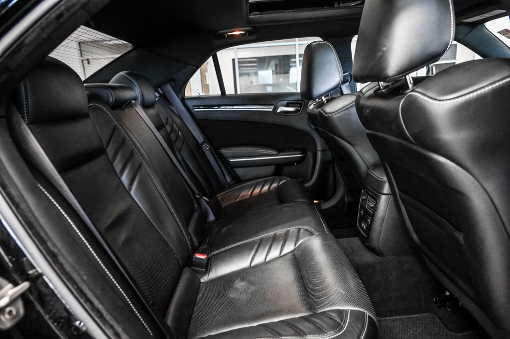 2023 Chrysler 300 in Brossard, Quebec - 32 - w1024h768px