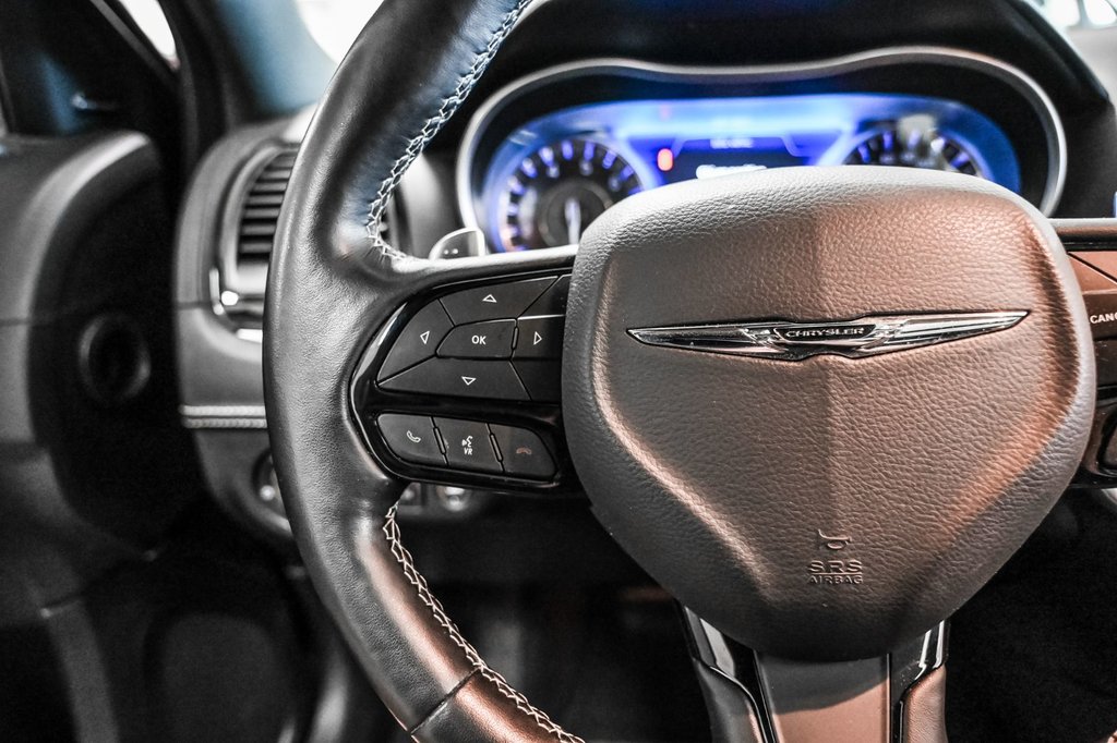 2023 Chrysler 300 in Brossard, Quebec - 23 - w1024h768px