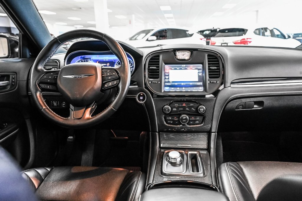 2023 Chrysler 300 in Brossard, Quebec - 34 - w1024h768px