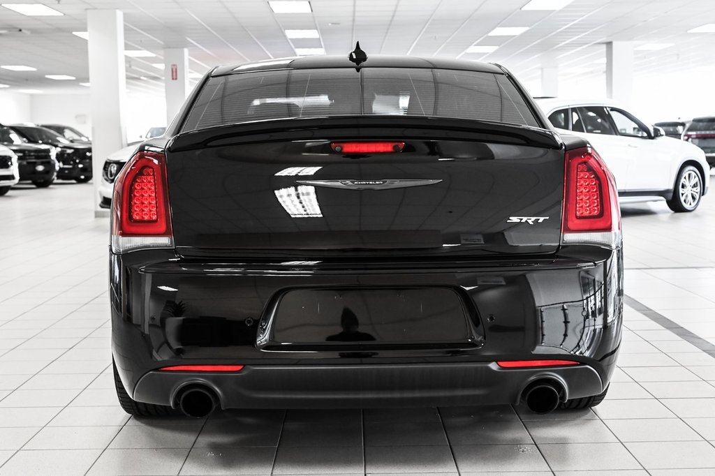 2023 Chrysler 300 in Brossard, Quebec - 8 - w1024h768px