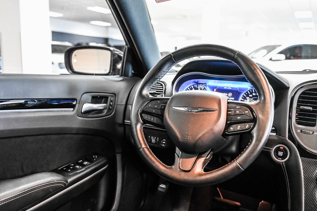 2023 Chrysler 300 in Brossard, Quebec - 35 - w1024h768px