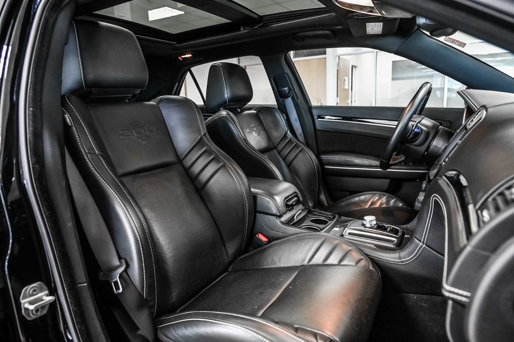 2023 Chrysler 300 in Brossard, Quebec - 40 - w1024h768px