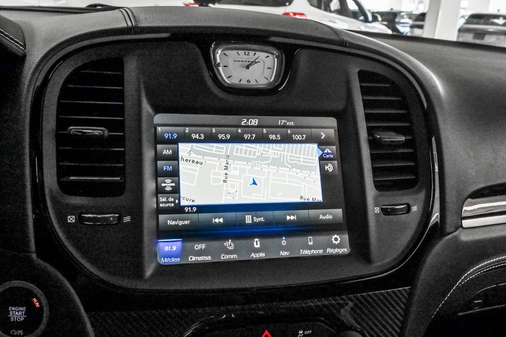2023 Chrysler 300 in Brossard, Quebec - 27 - w1024h768px
