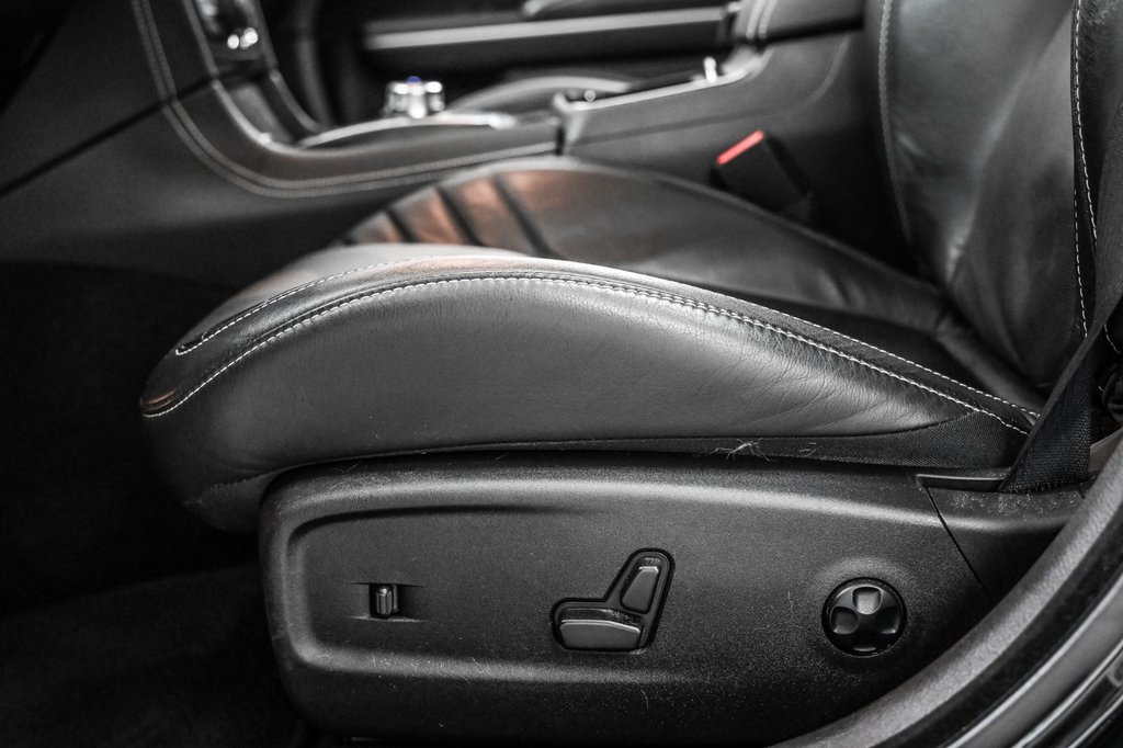 2023 Chrysler 300 in Brossard, Quebec - 22 - w1024h768px