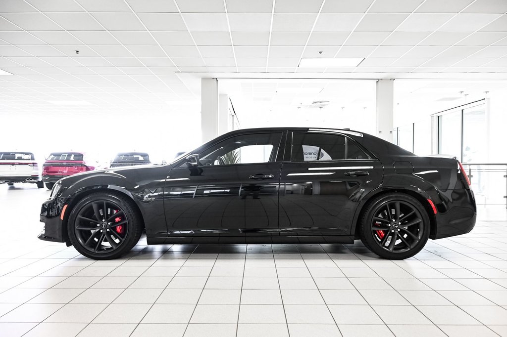 2023 Chrysler 300 in Brossard, Quebec - 12 - w1024h768px