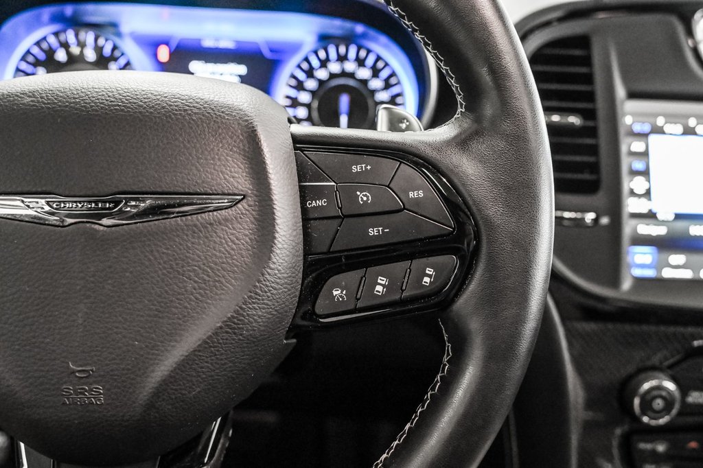2023 Chrysler 300 in Brossard, Quebec - 24 - w1024h768px