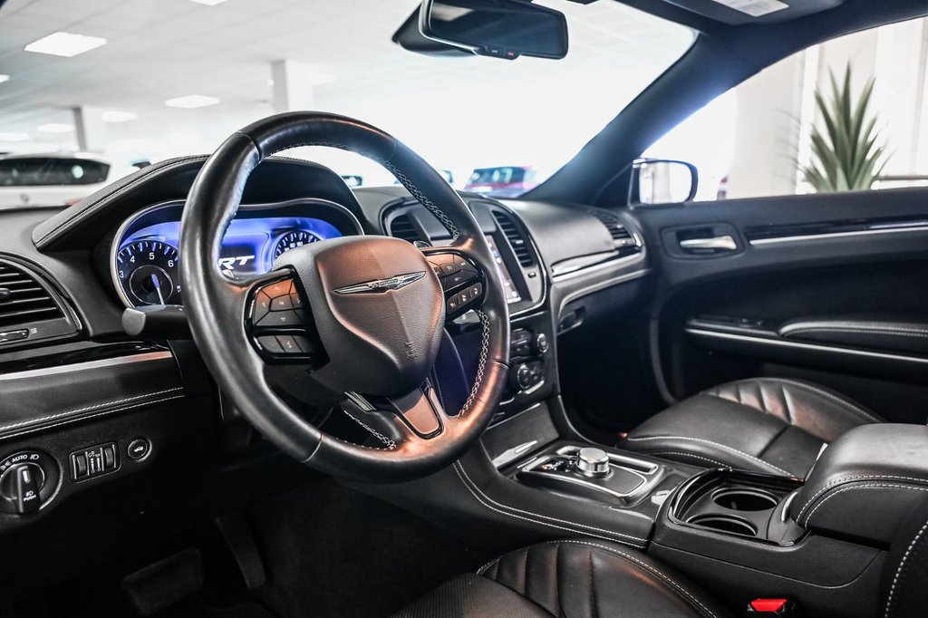 2023 Chrysler 300 in Brossard, Quebec - 20 - w1024h768px