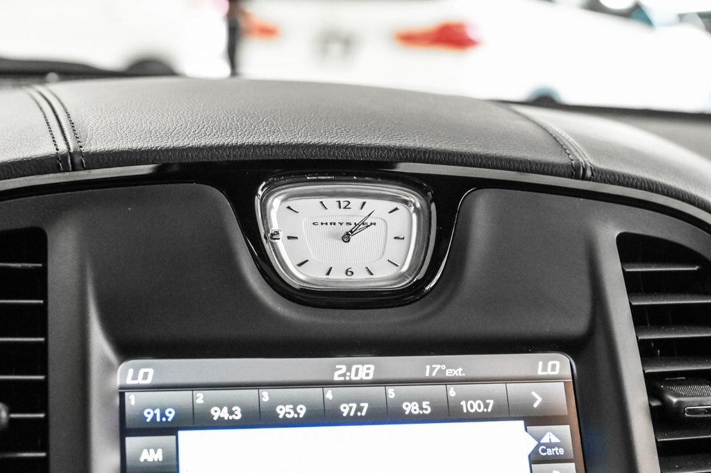 2023 Chrysler 300 in Brossard, Quebec - 30 - w1024h768px