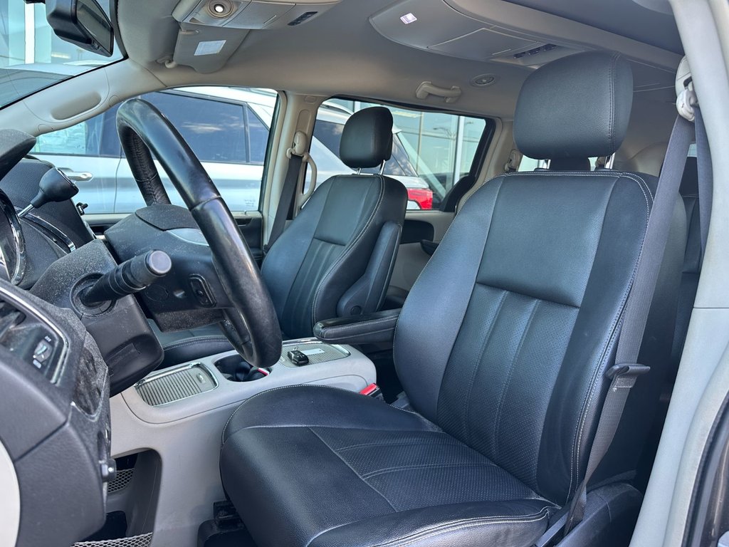 Chrysler Town & Country  2016 à Brossard, Québec - 11 - w1024h768px
