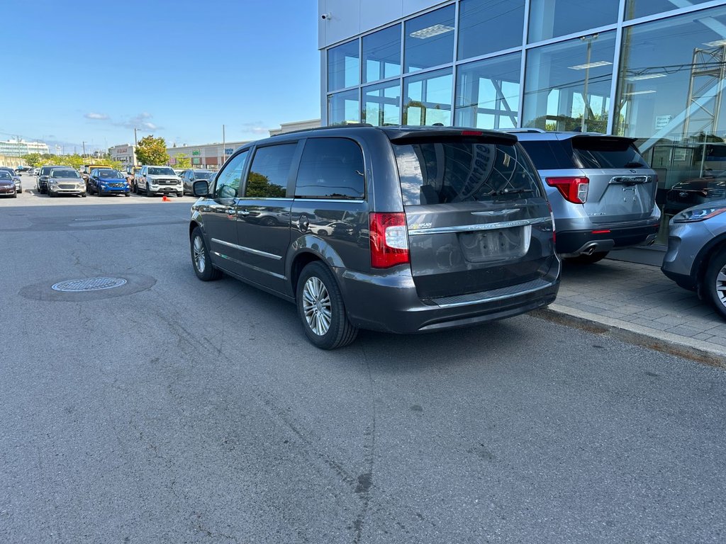Chrysler Town & Country  2016 à Brossard, Québec - 7 - w1024h768px