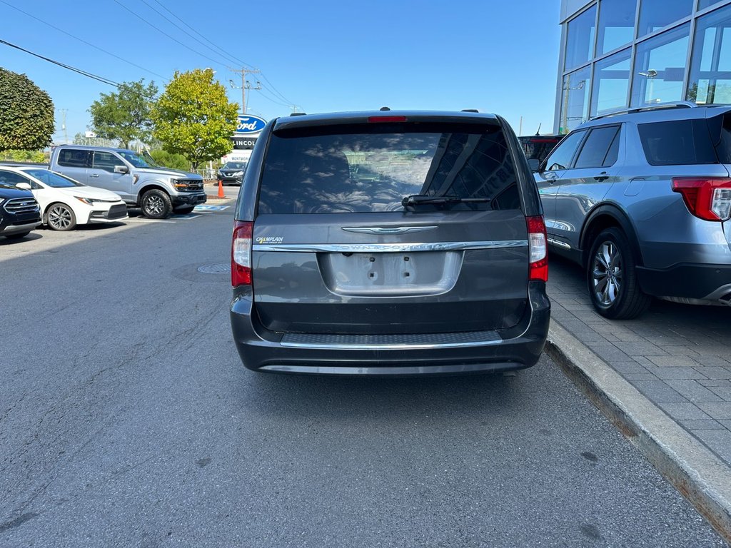 Chrysler Town & Country  2016 à Brossard, Québec - 9 - w1024h768px