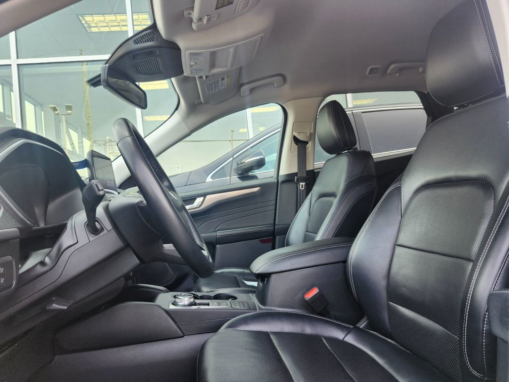 Ford Escape  2022 à Brossard, Québec - 11 - w1024h768px