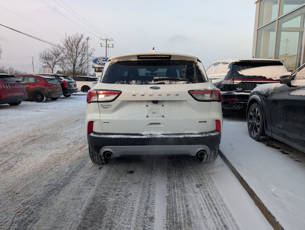 Ford Escape  2022 à Brossard, Québec - 9 - w1024h768px