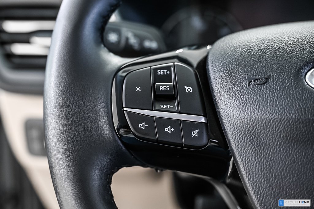 2022 Ford Escape in Brossard, Quebec - 27 - w1024h768px