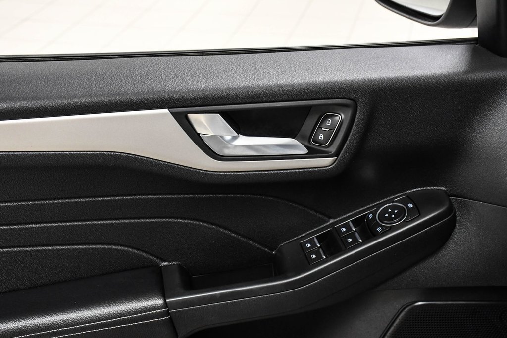 2022 Ford Escape in Brossard, Quebec - 17 - w1024h768px