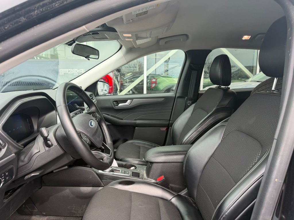 Ford Escape  2024 à Brossard, Québec - 9 - w1024h768px