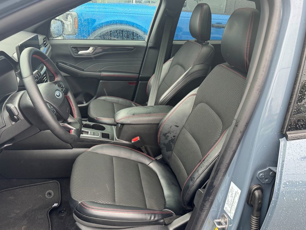 Ford Escape  2025 à Brossard, Québec - 9 - w1024h768px