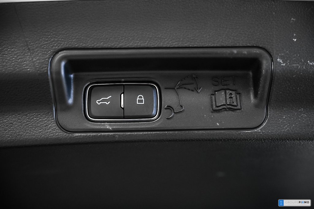 2025 Ford Explorer in Brossard, Quebec - 20 - w1024h768px