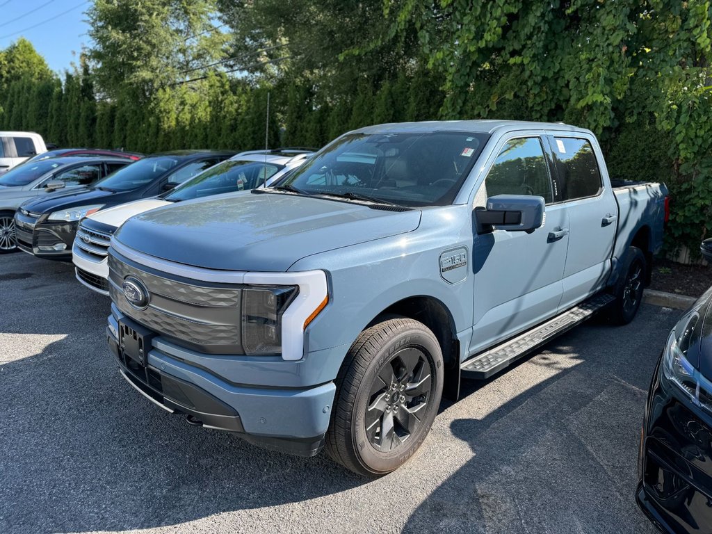 2023 Ford F-150 Lightning in Brossard, Quebec - 1 - w1024h768px