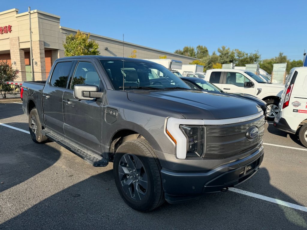 Ford F-150 Lightning  2023 à Brossard, Québec - 2 - w1024h768px