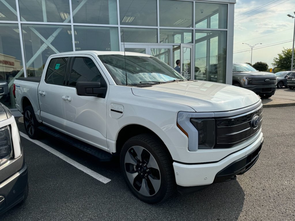 Ford F-150 Lightning  2023 à Brossard, Québec - 2 - w1024h768px