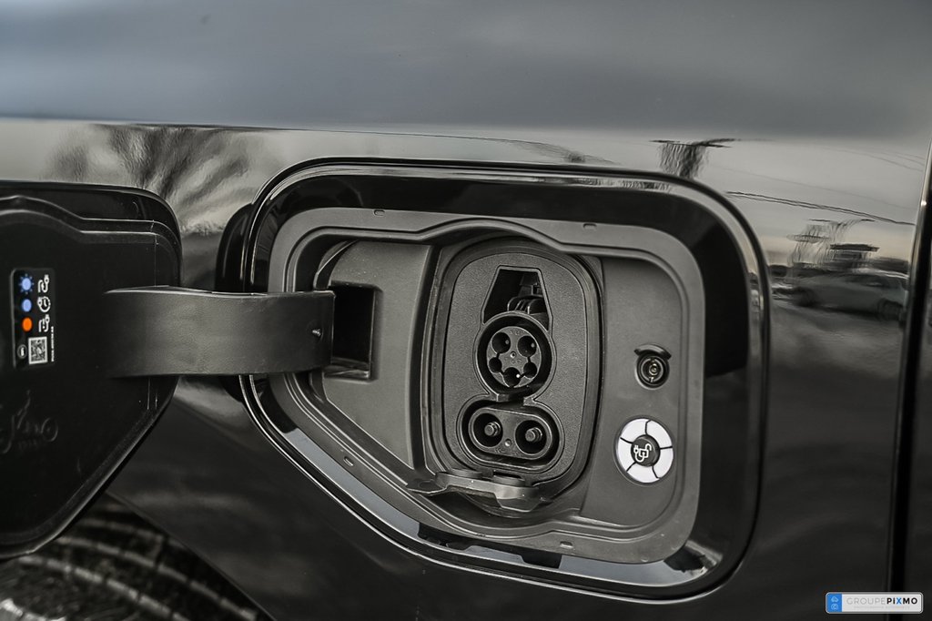 2025 Ford F-150 Lightning in Brossard, Quebec - 12 - w1024h768px