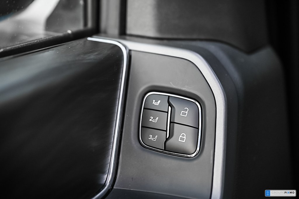 2025 Ford F-150 Lightning in Brossard, Quebec - 19 - w1024h768px